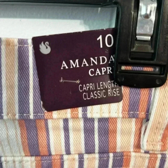 Size 10 gloria Vanderbilt capris. New. Pink, purple and coral stripes. Summer. - Picture 6 of 9